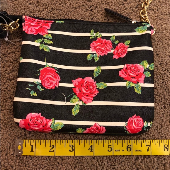 Small Rose Betsey Johnson Purse - Picture 4 of 5